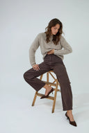 Jeans coupe barrel marron foncé par ANA & LUCY