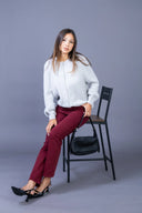 Pantalon straight-leg Emma de couleur bordeaux ANA & LUCY.