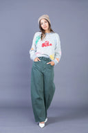 Pantalon barrel Lorena ANA & LUCY de couleur vert foncé avec coupe ample.