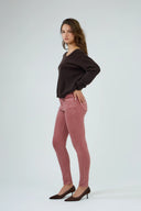 Pantalon slim push-up rose vieux de la collection ANA & LUCY.