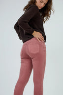 Pantalon slim push-up rose vieux de la collection ANA & LUCY.