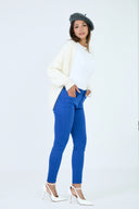 Pantalon slim bleu roi coupe push-up de la marque ANA & LUCY