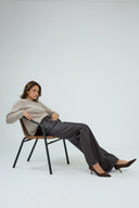Pantalon wide Corinne ANA & LUCY, coupe large et fluide, couleur gris anthracite.