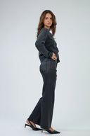 Pantalon large noir Corinne à coupe fluide et taille haute.