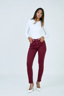 Pantalon slim bordeaux à effet push-up de la marque ANA & LUCY