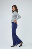 Pantalon wide Natalia bleu marine à coupe évasée de chez ANA & LUCY.