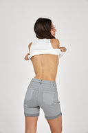 Schmale „Carmella“-Shorts