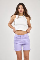 Schmale „Carmella“-Shorts