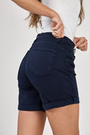 Schmale „Carmella“-Shorts