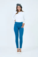 Pantalon slim push-up bleu ANA & LUCY pour femme.