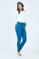 Pantalon slim bleu pétrole effet push-up à taille haute.