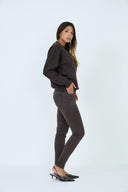 Pantalon slim push-up de couleur marron foncé