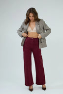 Pantalon wide Natalia ANA & LUCY de couleur bordeaux.